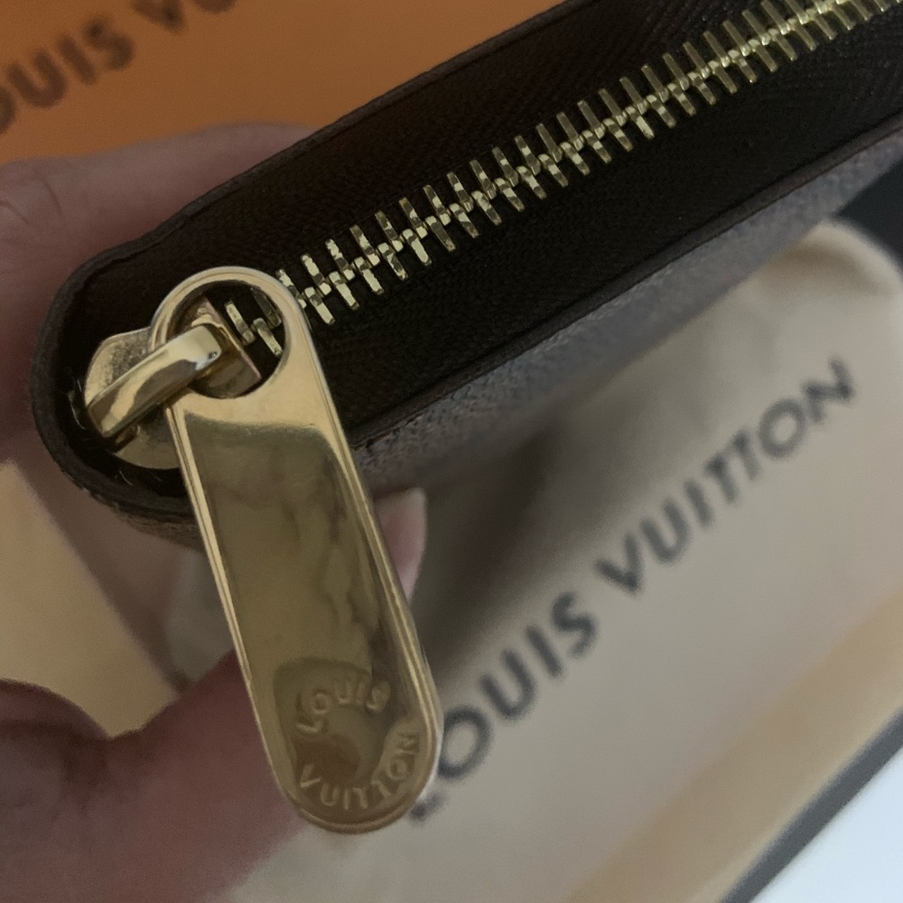 💯 Authentic Louis Vuitton Damier Zippy Wallet - Picture 2 of 8